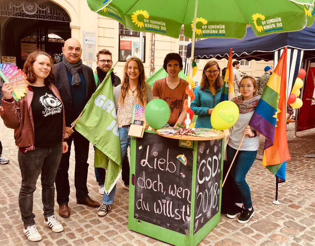 Infostand zum Christopher-Street-Day CSD mit den Grünen Regensburg